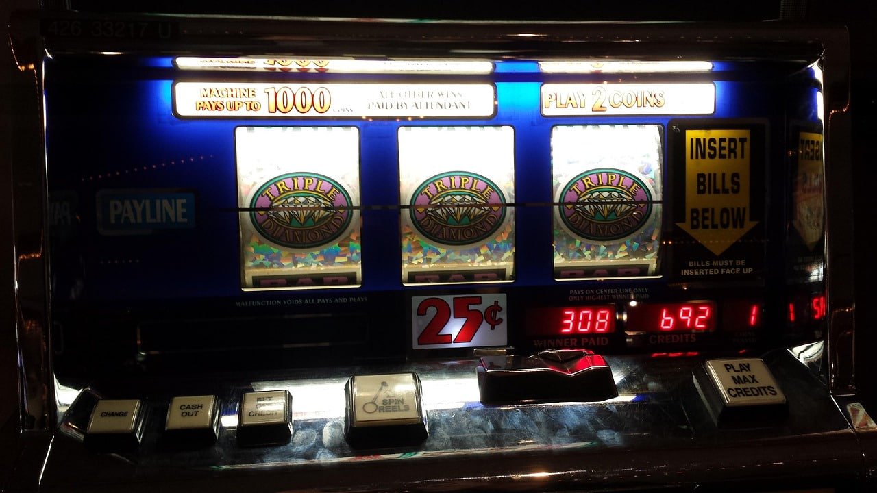Tampilan 77superslot bertema kontras